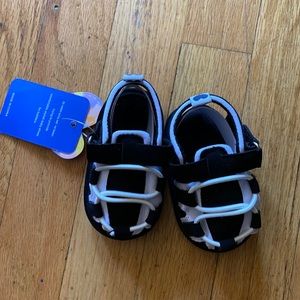 New infant black sandals